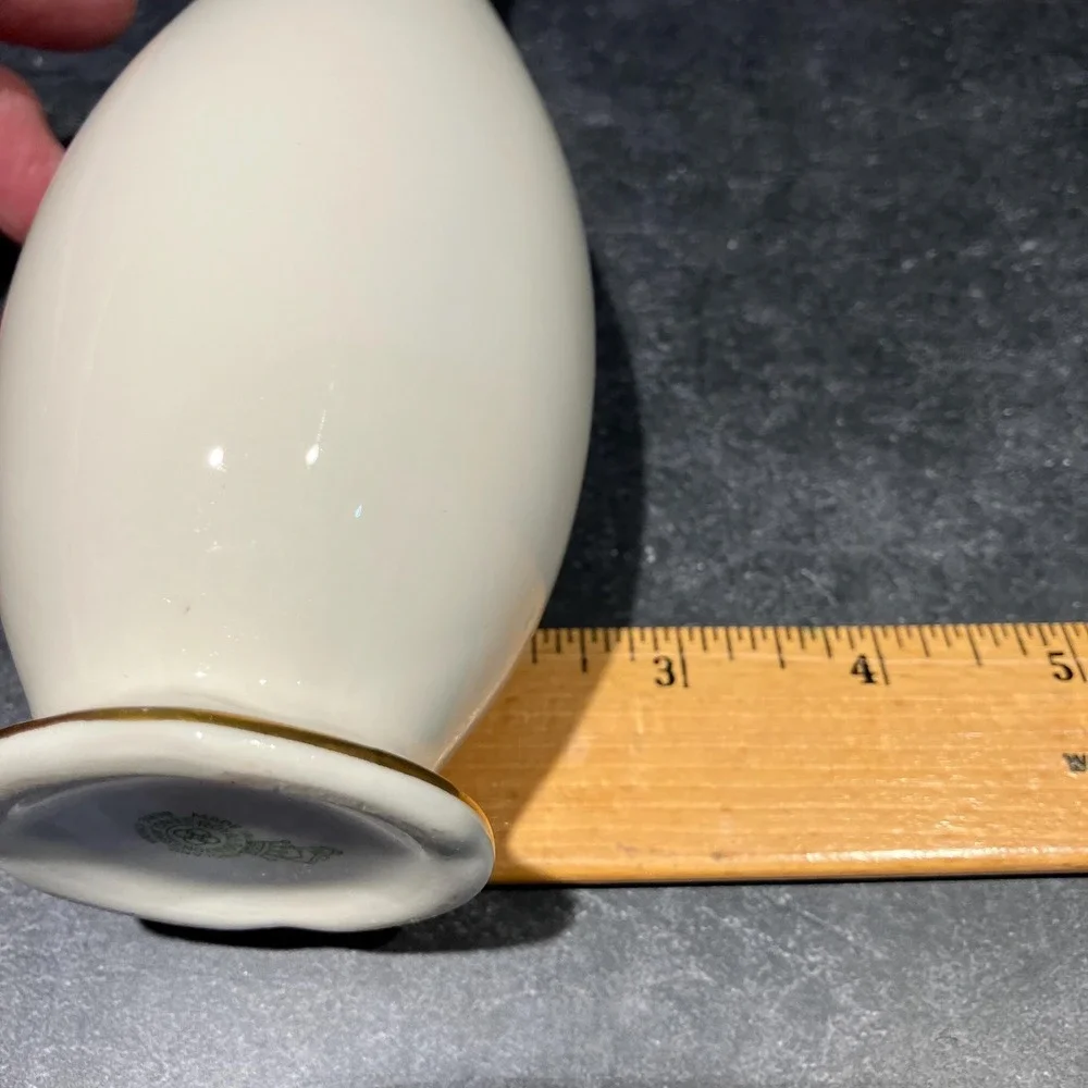Vtg Royal Doulton Fine Bone China Bud Vase Scalloped Edge Gilded Accents